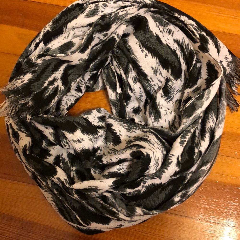 Chic unisex animal print scarf